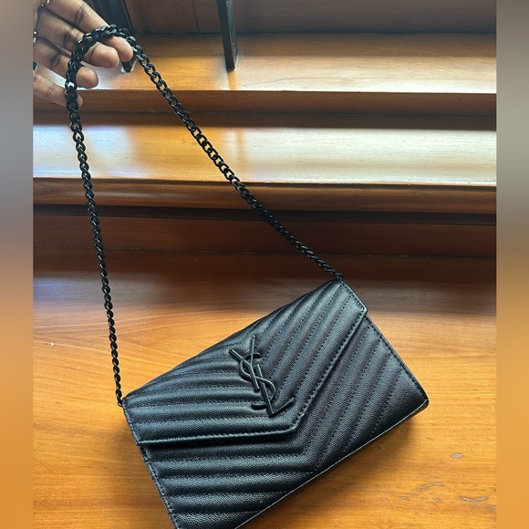 Yves Saint Laurent luxury handbag - Picture 4 of 5